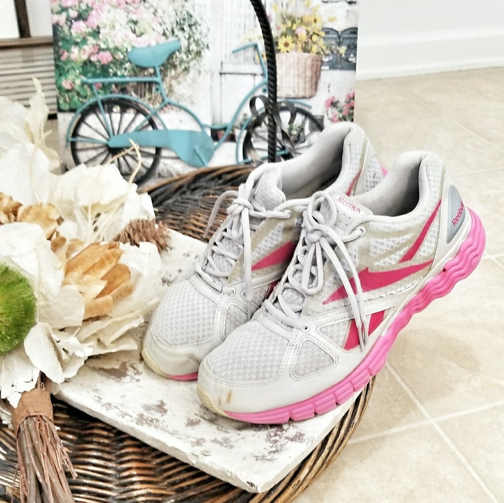 REBOOK WOMENS SHOES SIZE 11